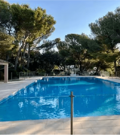 Bastidon au bord de mer