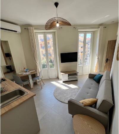 Charmant T2 rénové avec balcon – Centre de Nice